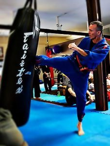 sifu-rick-spain-heavy-bag-kick sifu-rick-spain-heavy-bag-kick